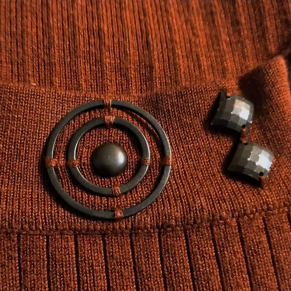 Light Sweater by RQT EUC 2X - Picture 3 of 5